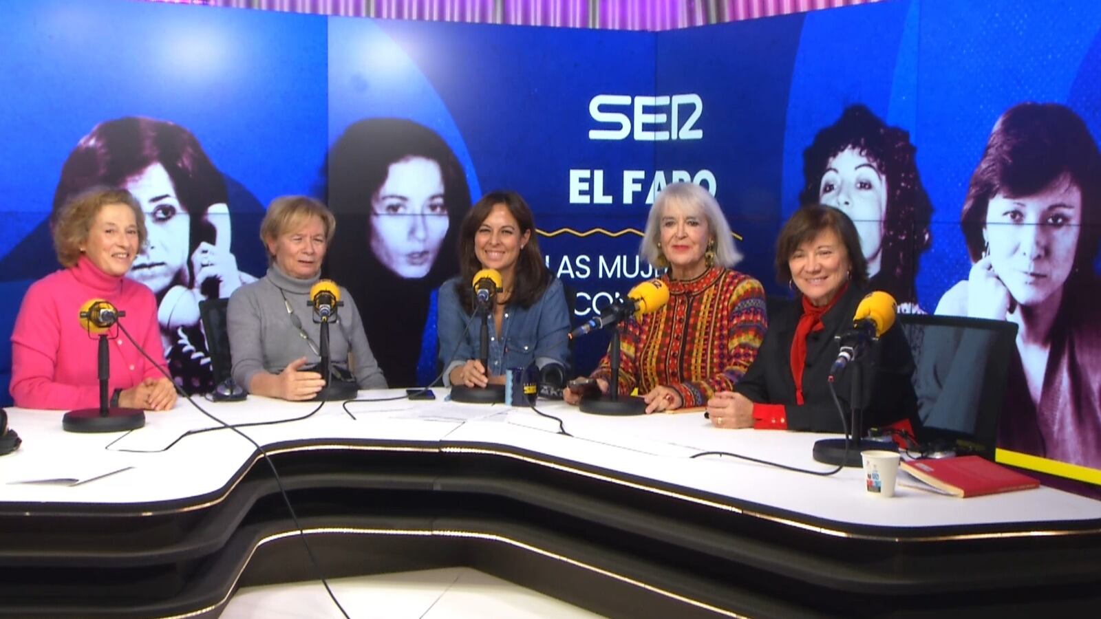De izquierda a derecha, Julia Navarro, Pilar Cernuda, Mara Torres, Amalia Sánchez Sampedro y Nativel Preciado