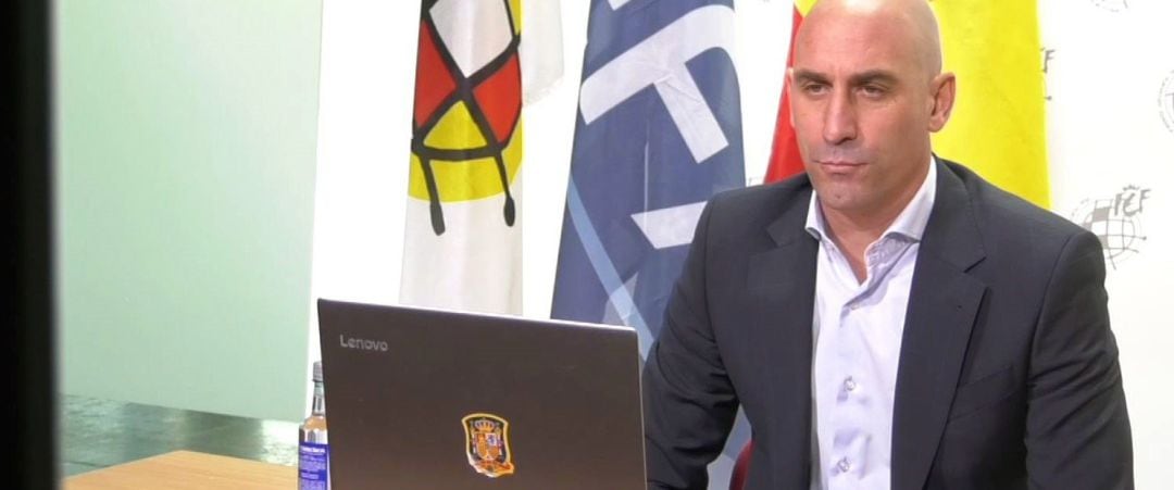 El presidente de la Real Federación Española de Fútbol, Luis Rubiales, se reúne telemáticamente con la UEFA y el presidente, Aleksander Ceferin, este martes en Madrid