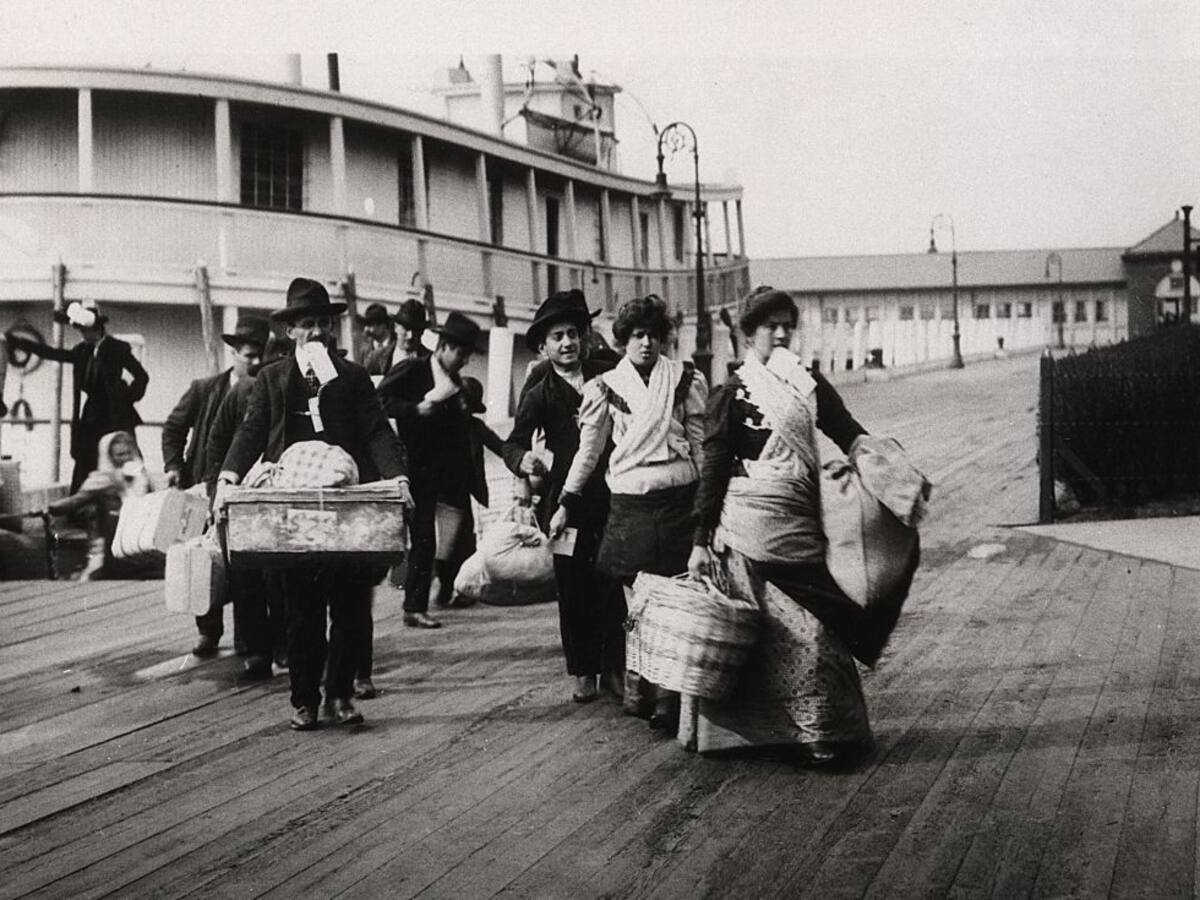 La emigración que ayudó a la economía de España