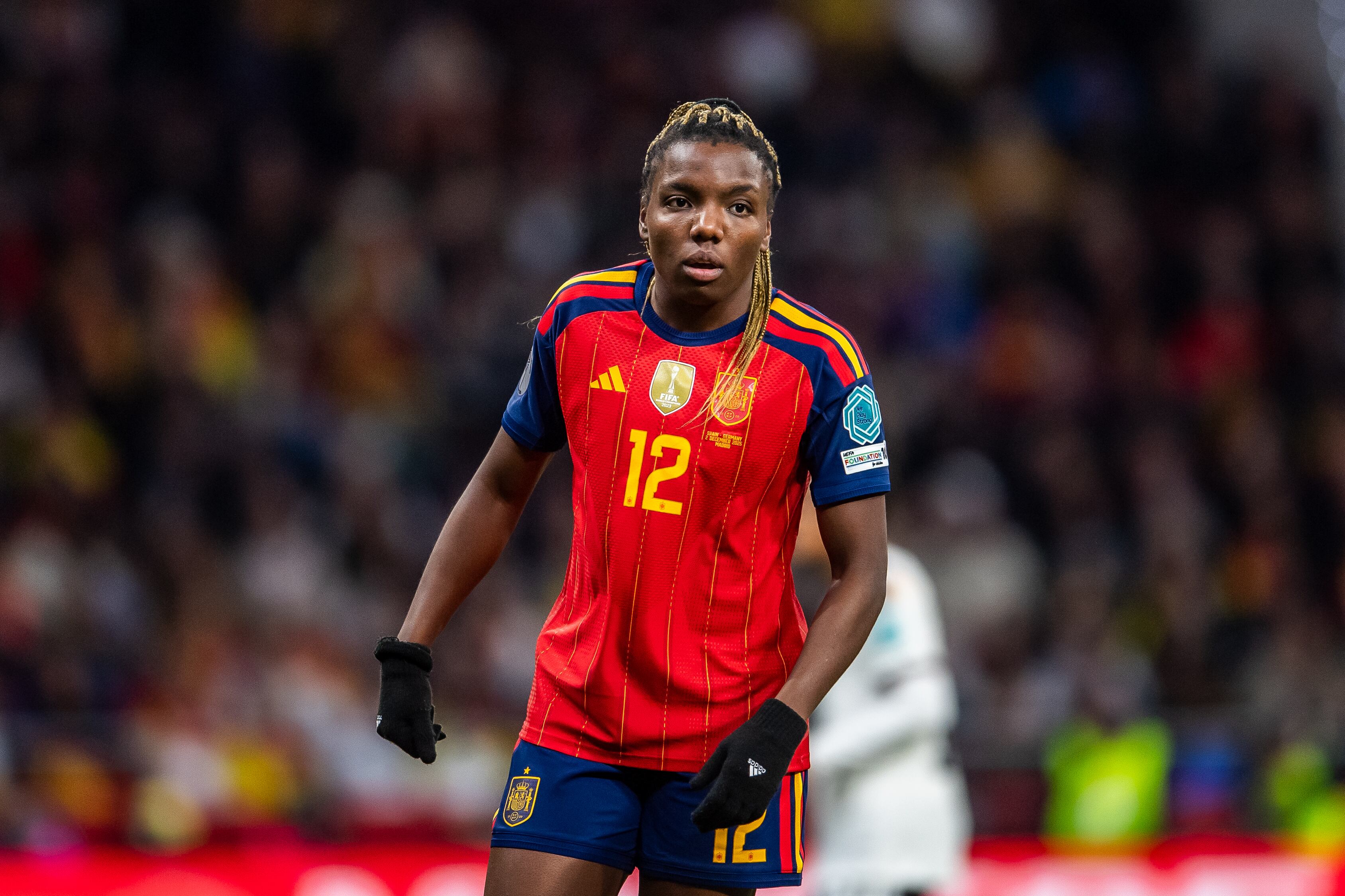 Edna Imade juega con la selección española durante la final de la UEFA Women's Nations League 2025