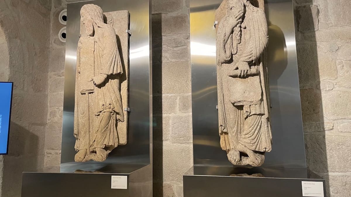 El Museo de Pontevedra recupera dos estatuas de profetas autoría del taller do Mestre Mateo