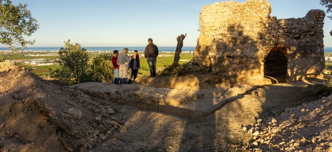Obras en el Castell de Rebollet en La Font d'En Carròs