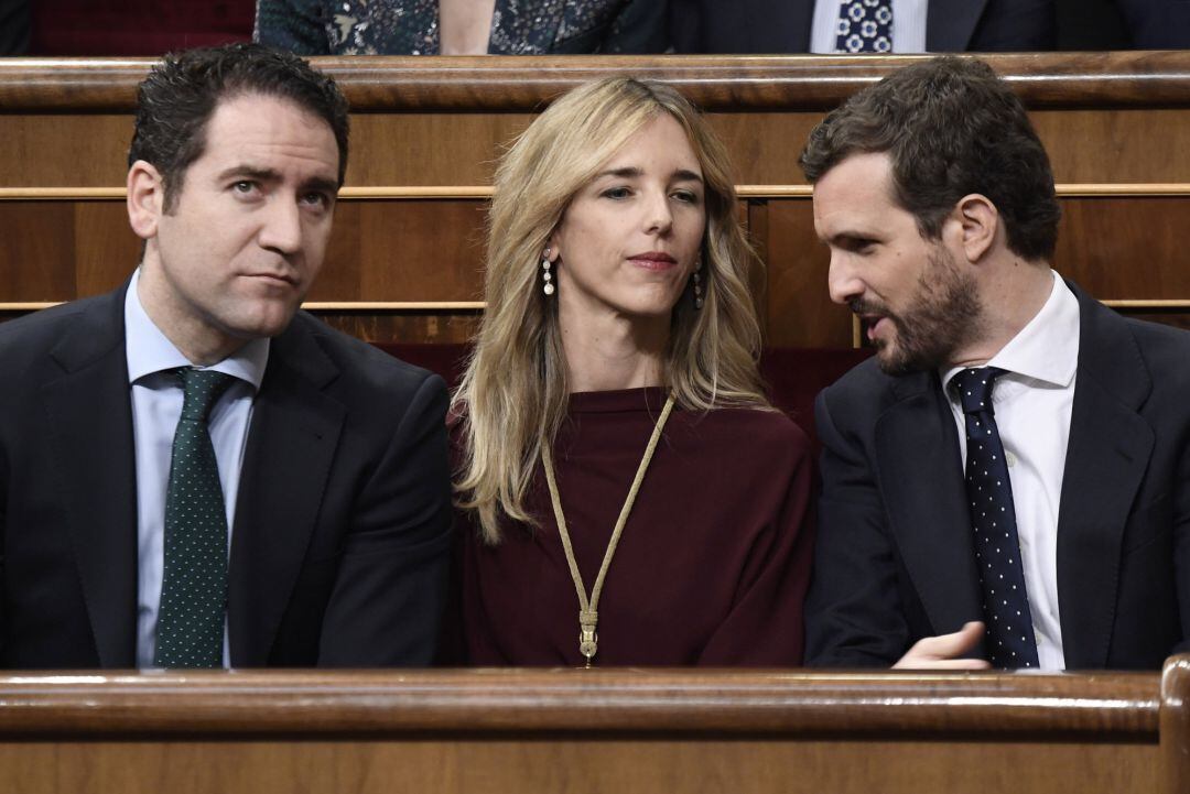 Teodoro García Egea, Cayetana Álvarez de Toledo y Pablo Casado, este lunes en el Congreso de los Diputados.