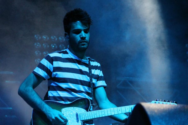 Chino, cantante de Supersubmarina durante su actuación en el festival Ecopop