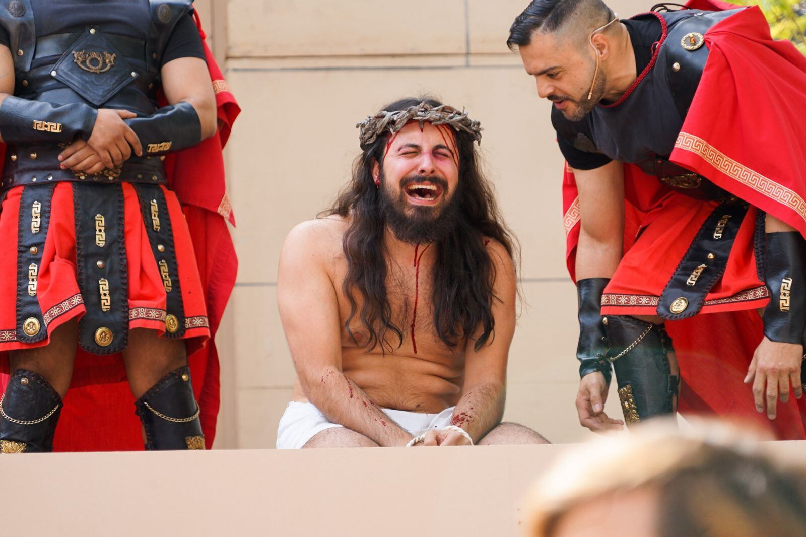 Cada representación ofrece una experiencia única, que combina devoción, arte escénico y tradición popular.