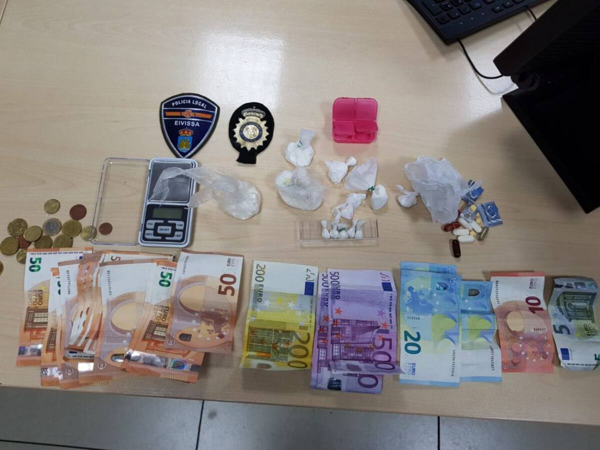 Detienen a una conductora drogada, sin carnet y en posesión de estupefacientes