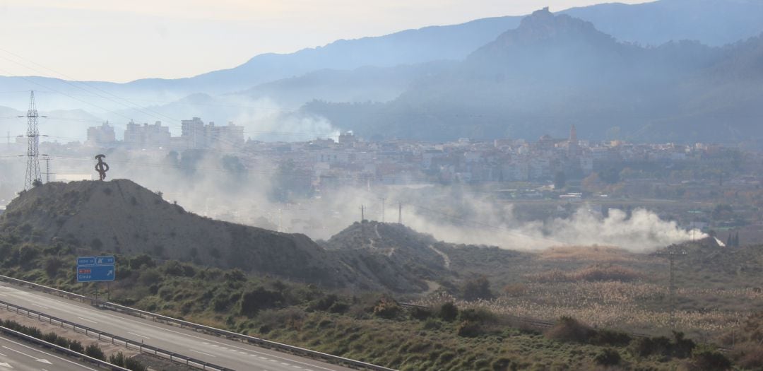 Imagen de quemas de restos agrícolas en el municipio de Cieza