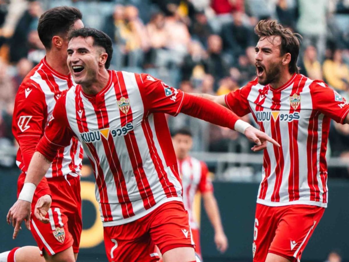 De la obra de arte al agobio total, pero con Almería sacando oro de Cádiz (1-2)