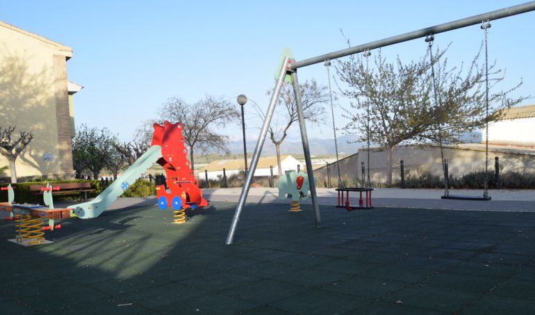 Zona de juegos infantiles en la pedanía de Doña Inés