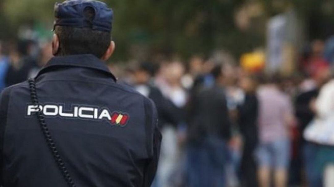 Agentes de seguridad.