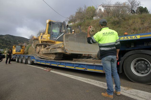 Máquinas salen de Totalán excavadoras participando labores rescate Julen