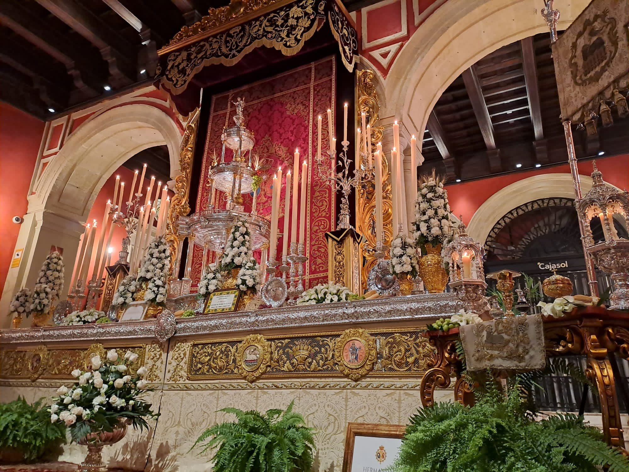 Altar del Corpus levantado por la Hermandad de San Bernardo en la entrada de Cajasol