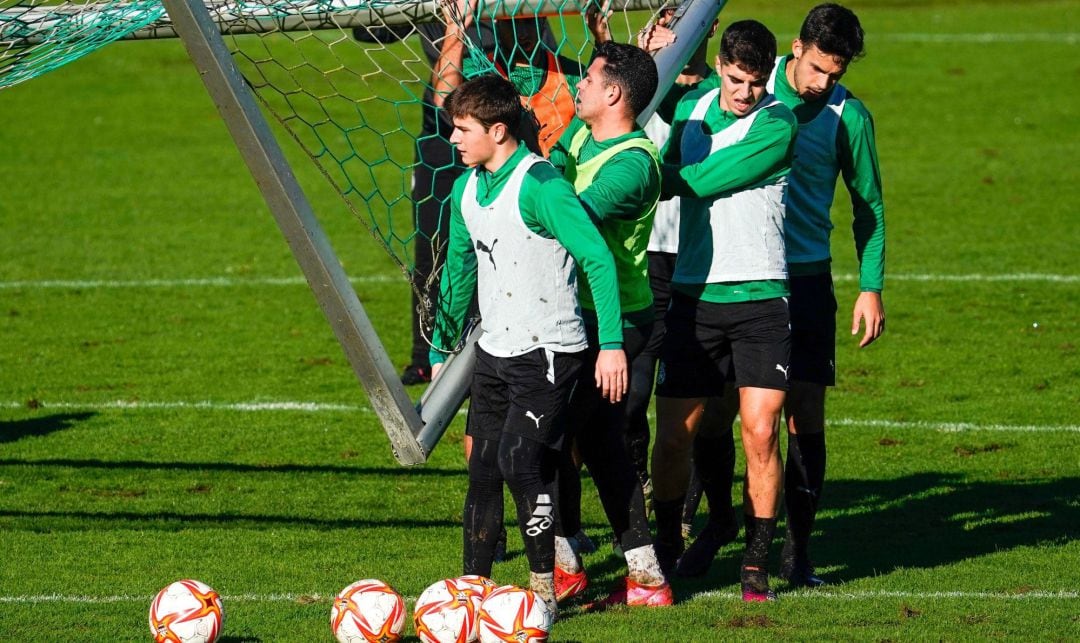 El Racing vuelve a los entrenamientos con 5 positivos y 4 contactos estrechos