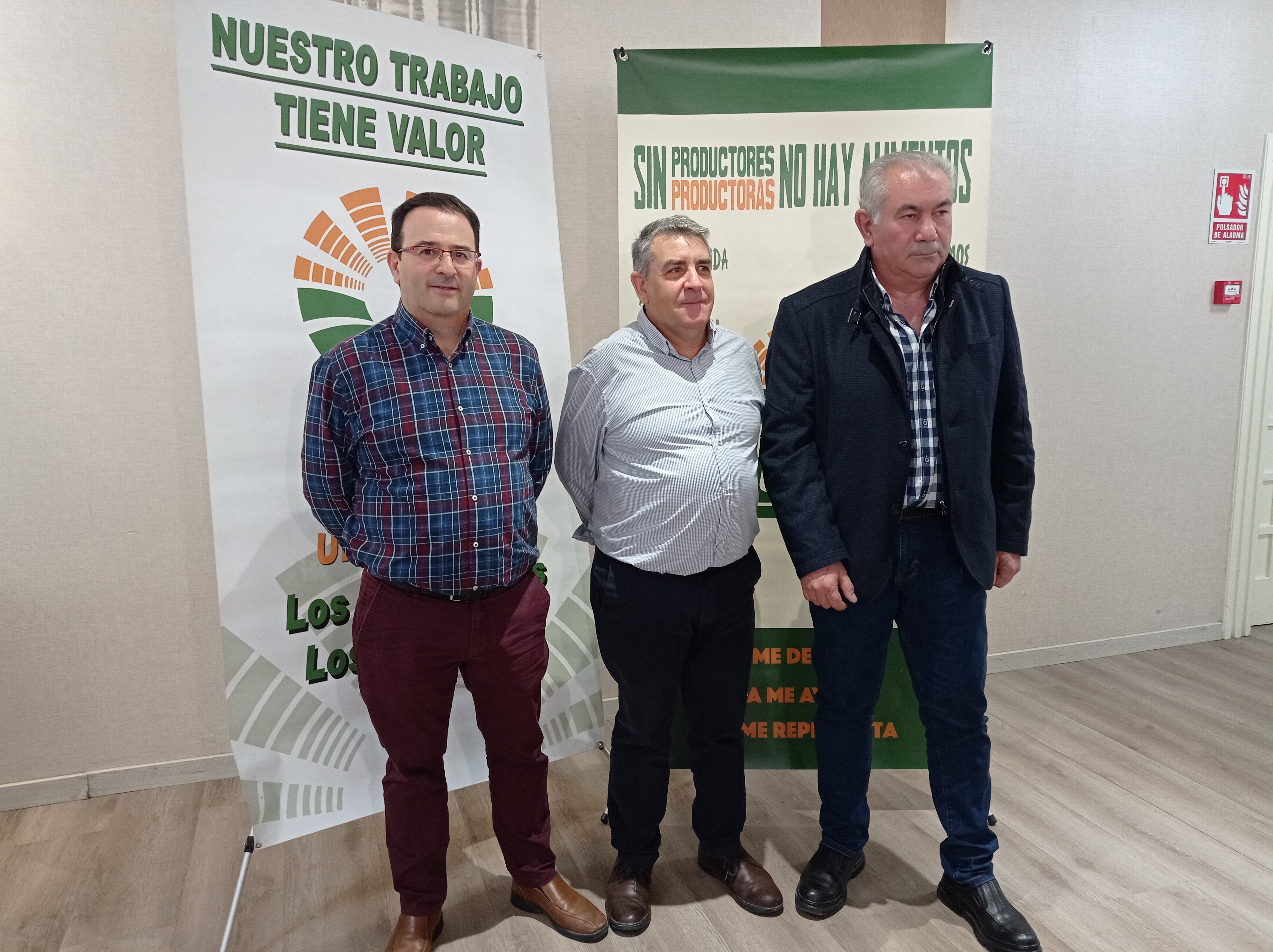 Raúl Azpeleta, Blas Donis y Aurelio González antes del comité provincial de UPA Palencia