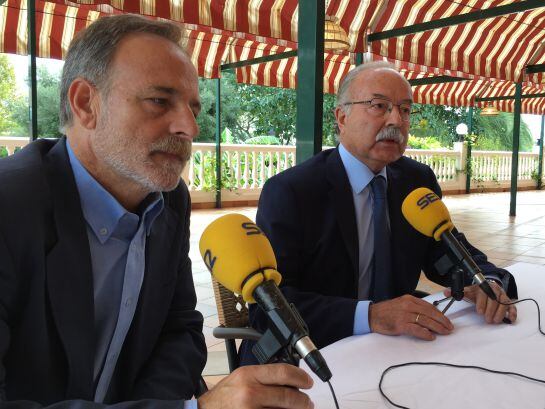 Salvador de la Enciina parlamentario socialista en el Congreso de los Diputados y Manuel Morón, presidente de la APBA.
