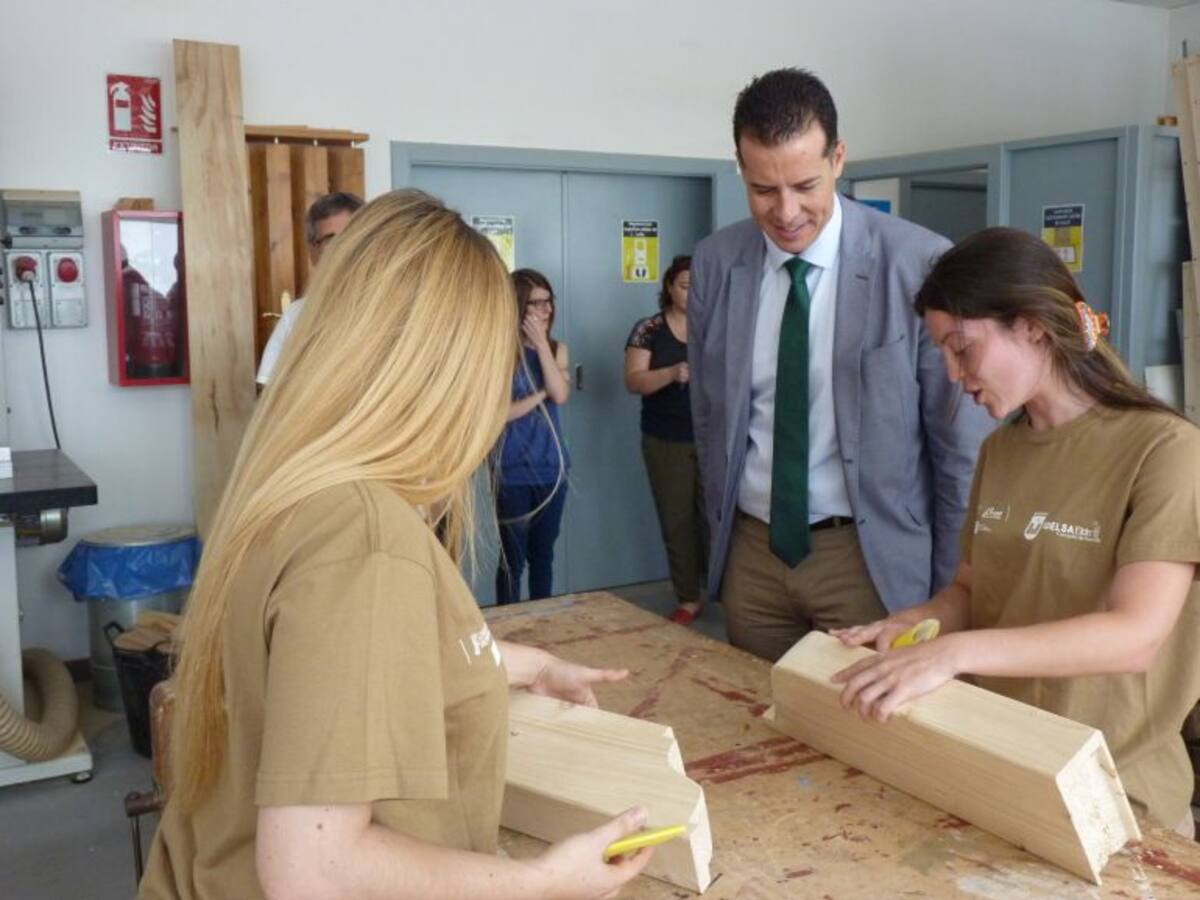 Elda pone en marcha cuatro planes de empleo público