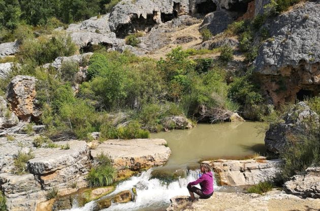 Aguas abajao de la barrera tobácea de Uña.