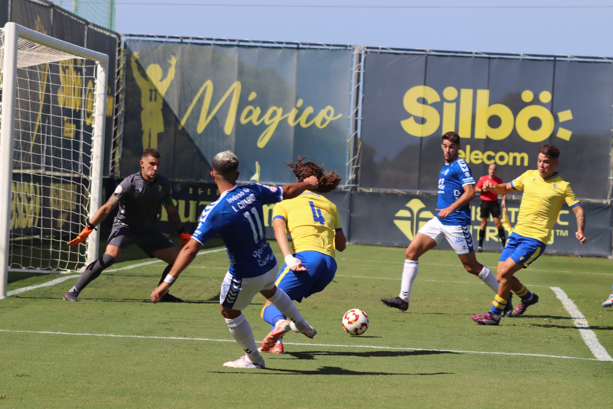 Imagen del partido entre el Cádiz Mirandilla y el Xerez DFC