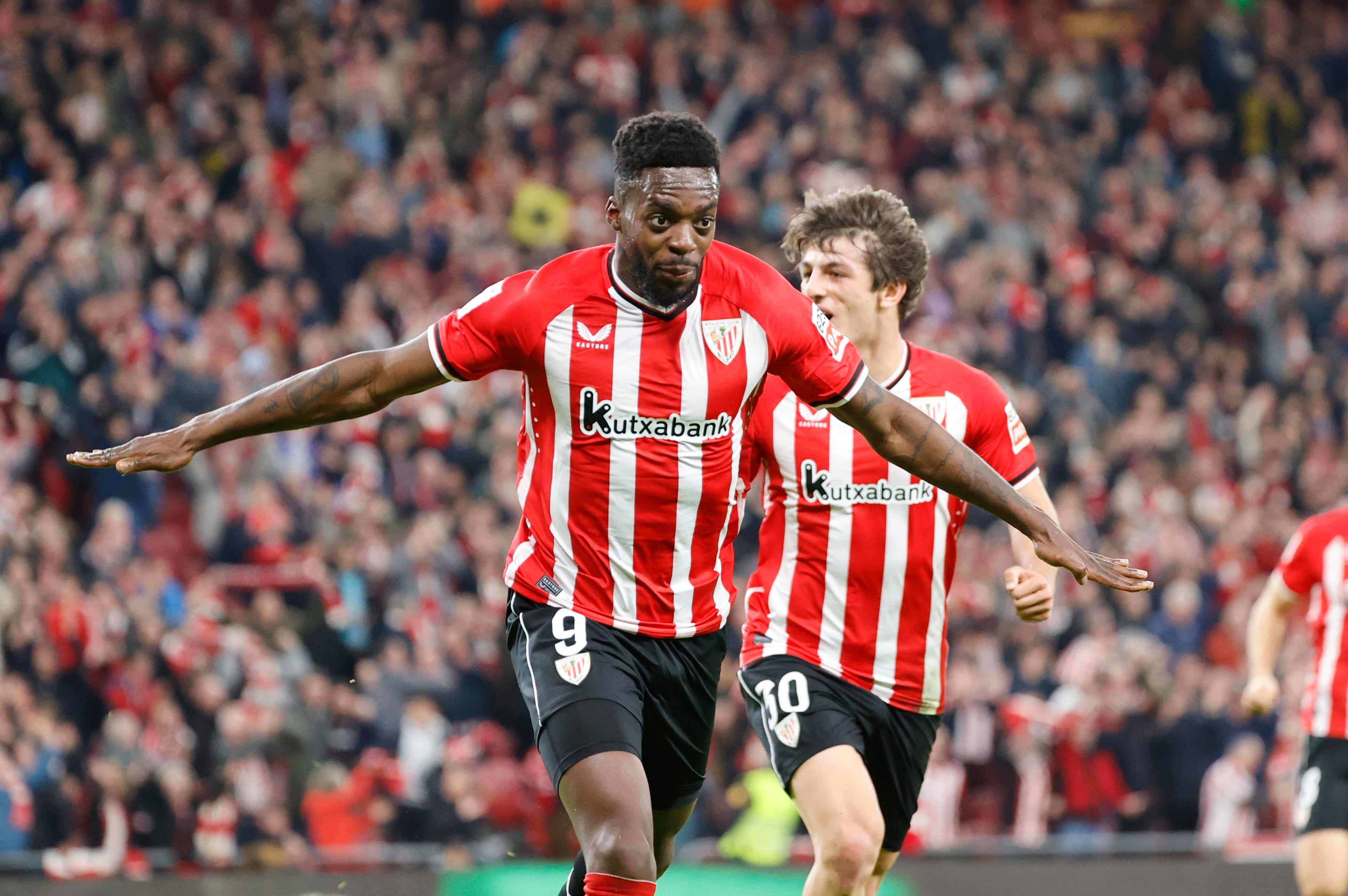 El delantero del Athletic Club Iñaki Williams celebra su gol ante el Girona durante el encuentro correspondiente a la jornada 25 de LaLiga EA Sports disputado entre Athletic Club y Girona FC en San Mamés