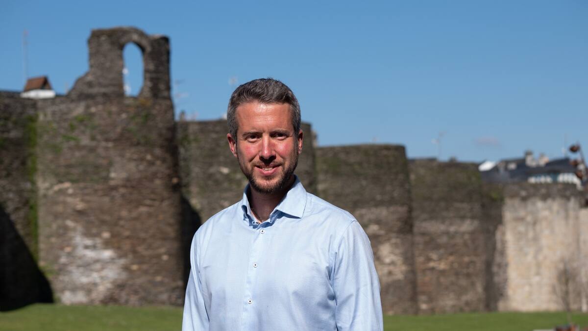 Rubén Arroxo: "Non pode ser que un médico que teña que operar ao día seguinte non descanse polos ruidos ata as sete da mañá"