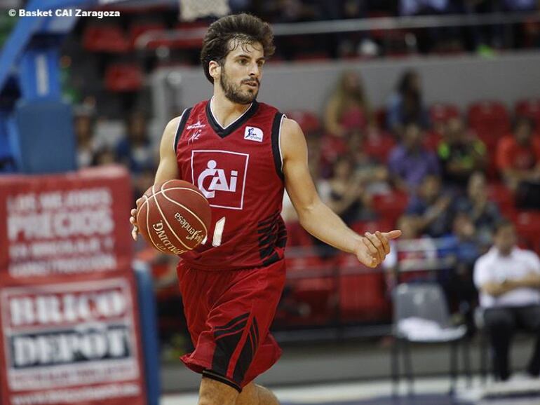 Tomas Bellas asumió la dirección del equipo durante casi todo el partido debido a la baja de Sek Henry por lesión