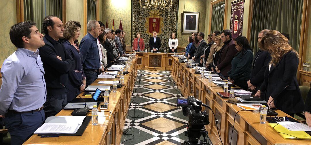 El pleno ha comenzado con un minuto de silencio por las víctimas de la violencia machista