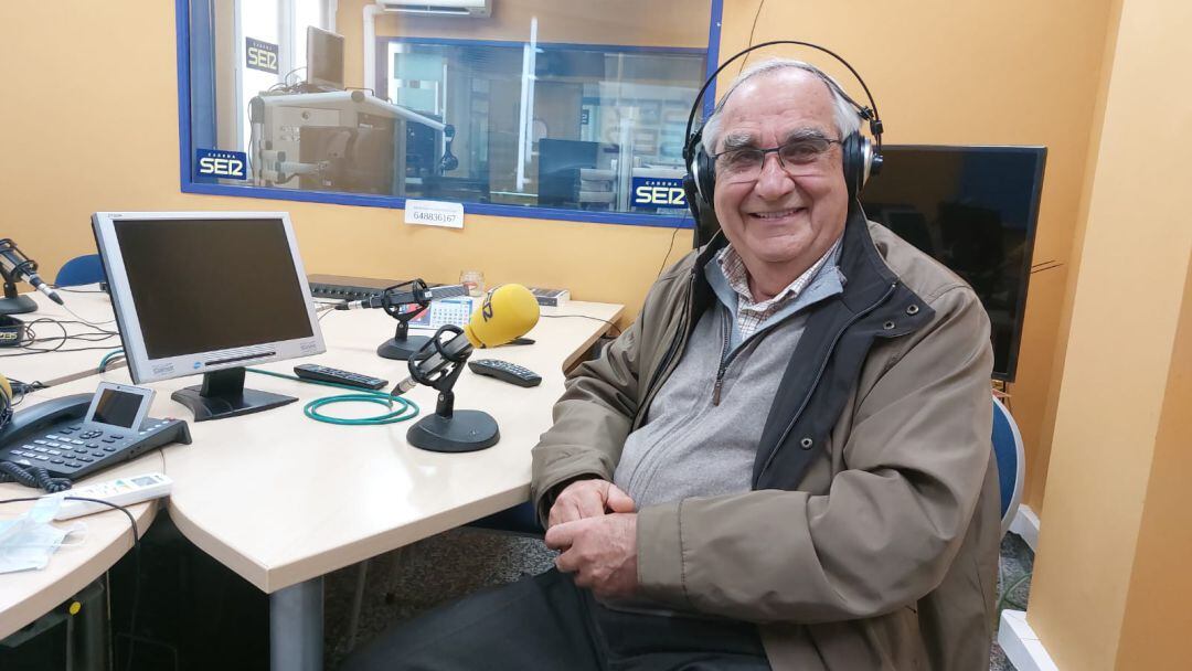 Miguel García Chinchilla, en los estudios de Radio Granada