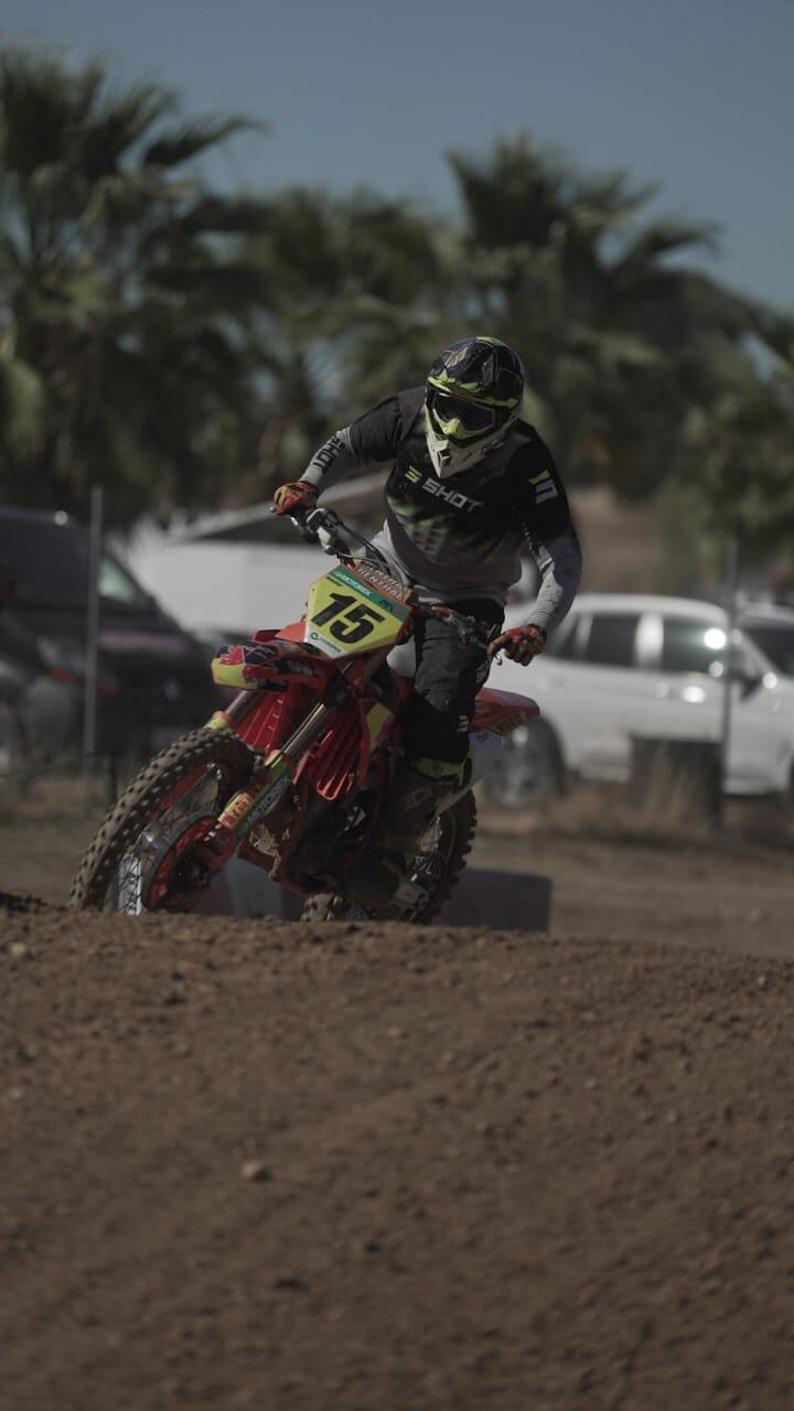 Piloto de motocross.