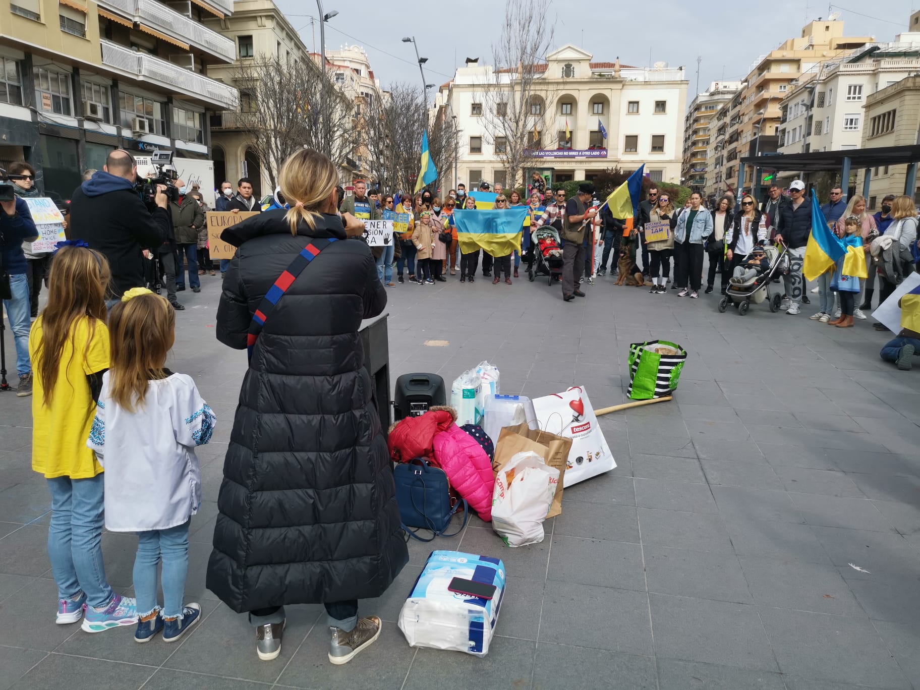 Concentración de ucranianos en la Plaza de la Montañeta de Alicante