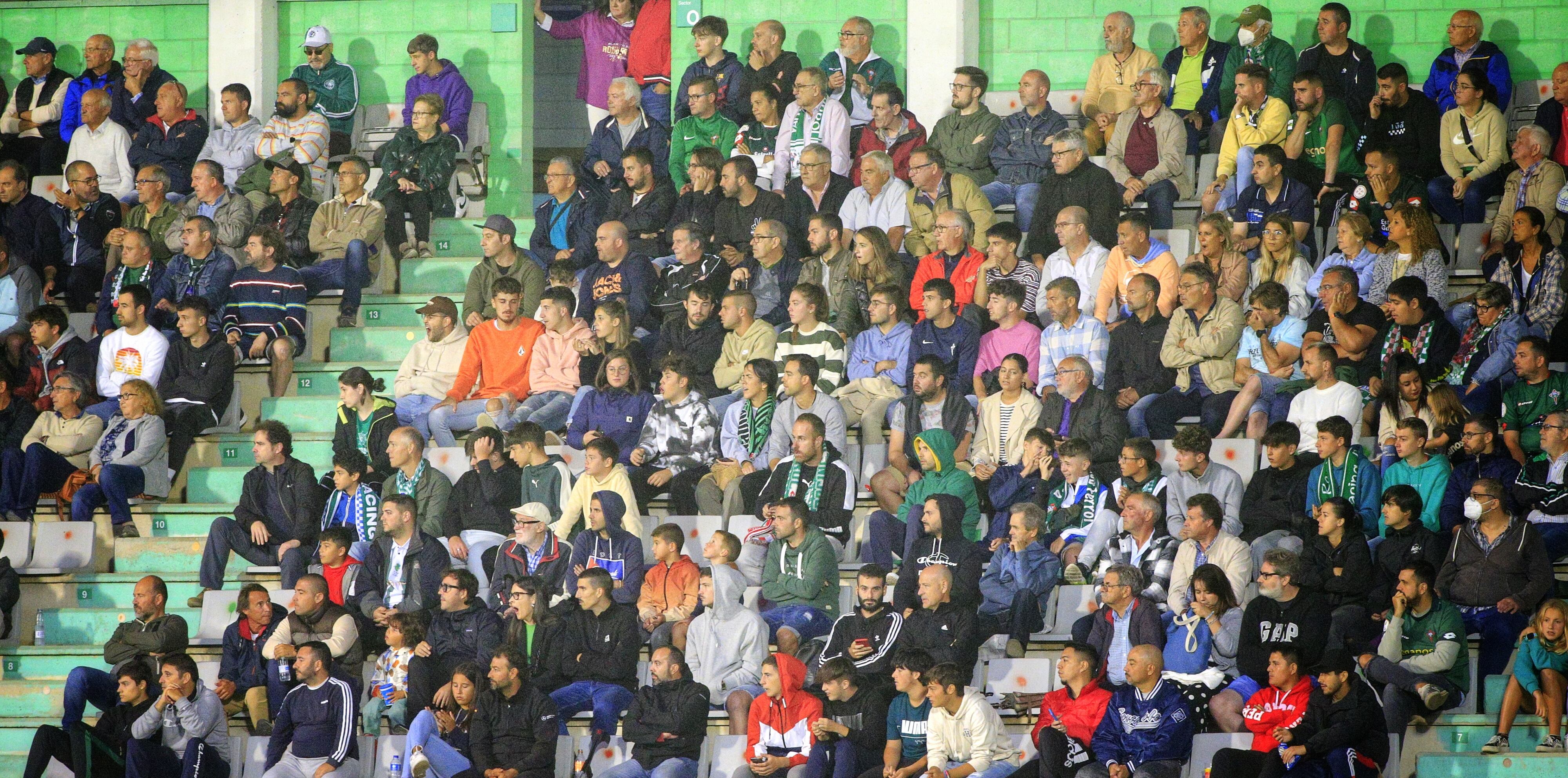 Aficionados en A Malata durante el Racing-Real Madrid Castilla de esta temporada