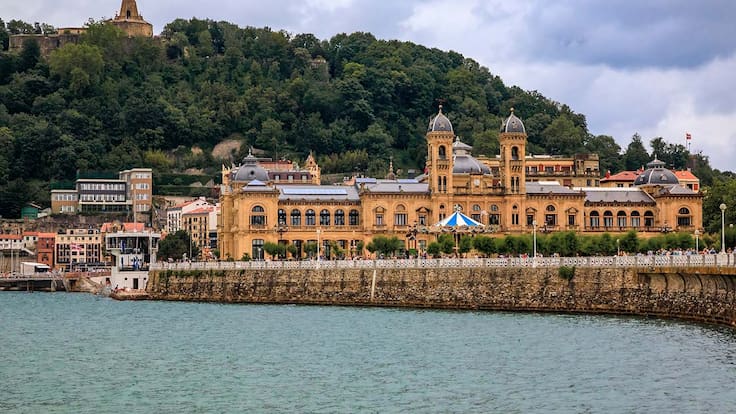 Debate en San Sebastián sobre el rumbo del nuevo alcalde y el problema de la vivienda