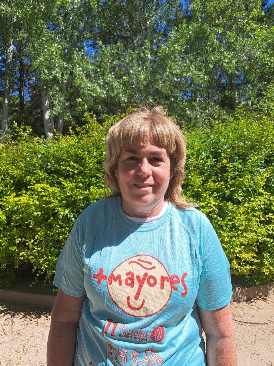 Pilar Callén, candidata a la alcaldía por Cambiar Huesca, con la camiseta de la Marcha Aspace