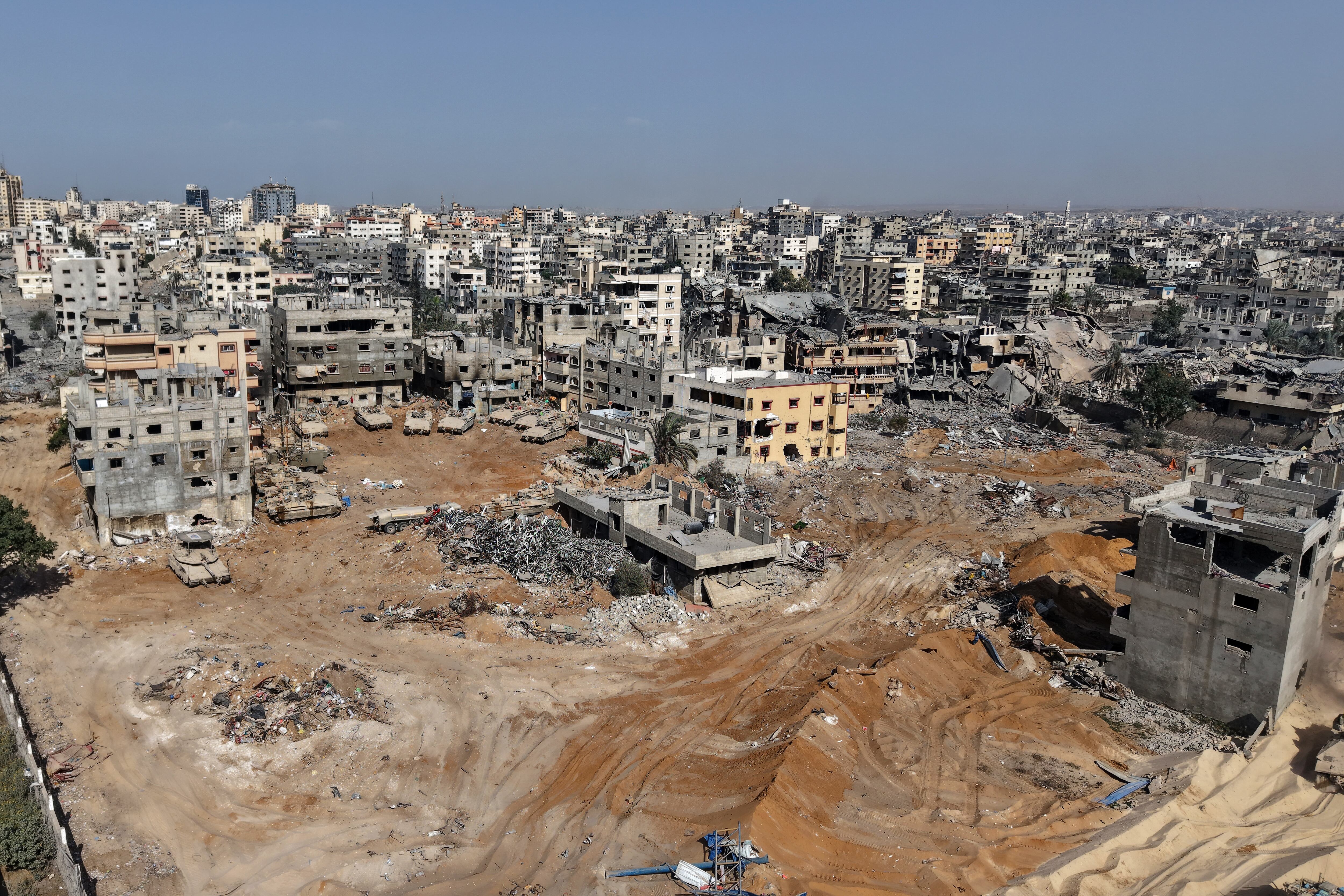 Vista de un área de la Franja de Gaza, destruida tras los ataques israelíes sobre el enclave.