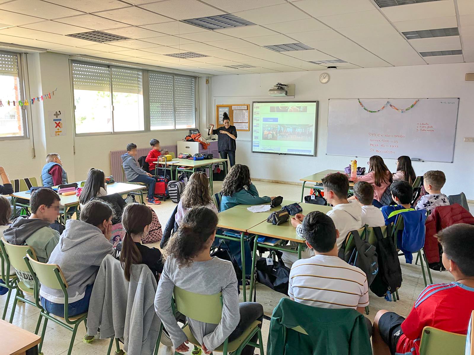 Sesión informativa de &#039;ParTUIcipando&#039; en un colegio tudense.