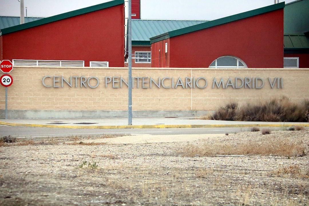 El &quot;frente de cárceles&quot; yihadista desarticulado tenía armas blancas