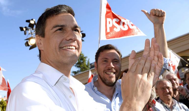 El secretario general del PSOE, Pedro Sánchez, junto al candidato socialista a la alcaldía de Valladolid, Óscar Puente.