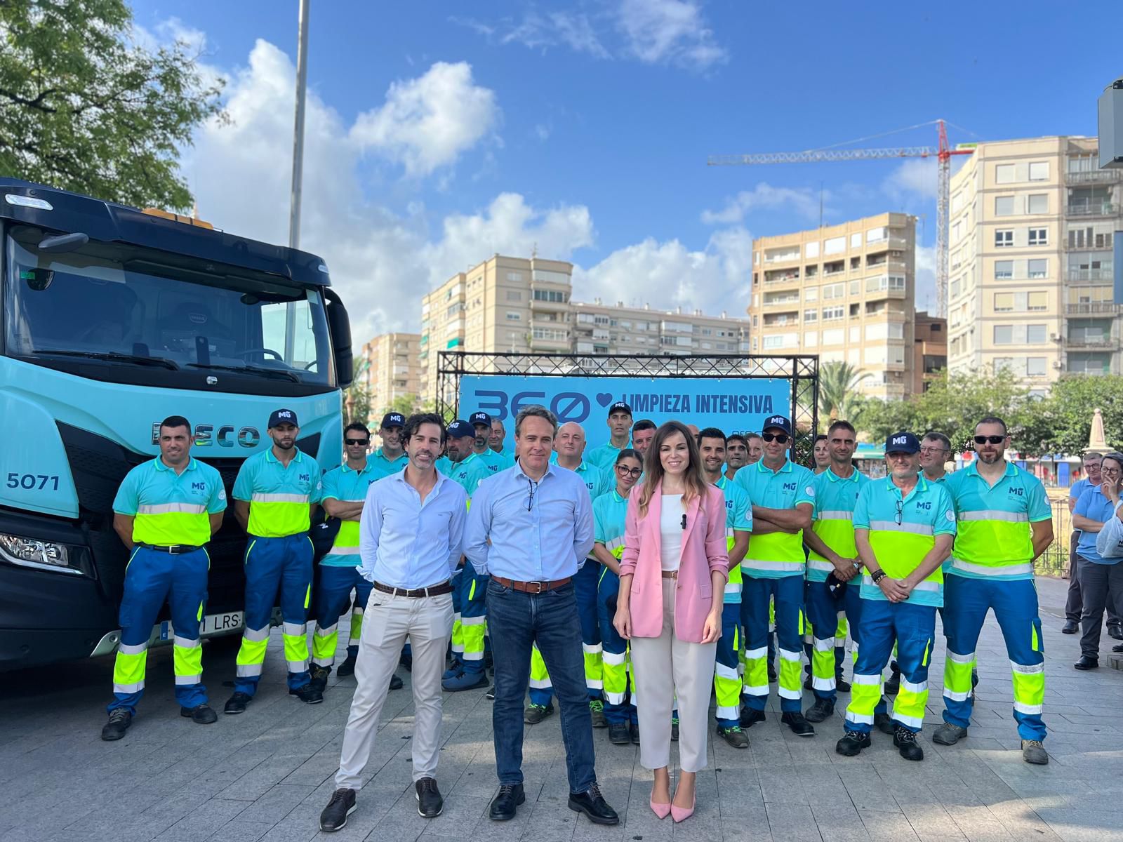 Rebeca Pérez junto a los responsables y trabajadores de Prezero