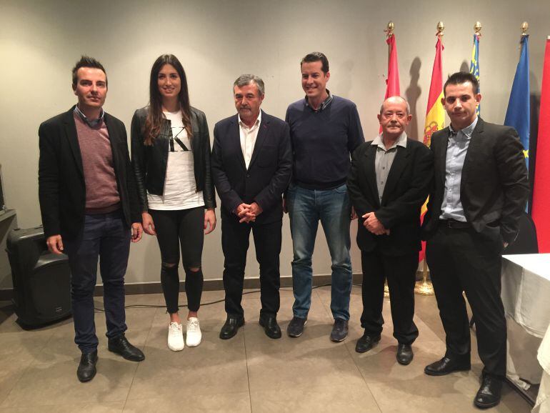 Autoridades y directivos con Lara González en la presentación