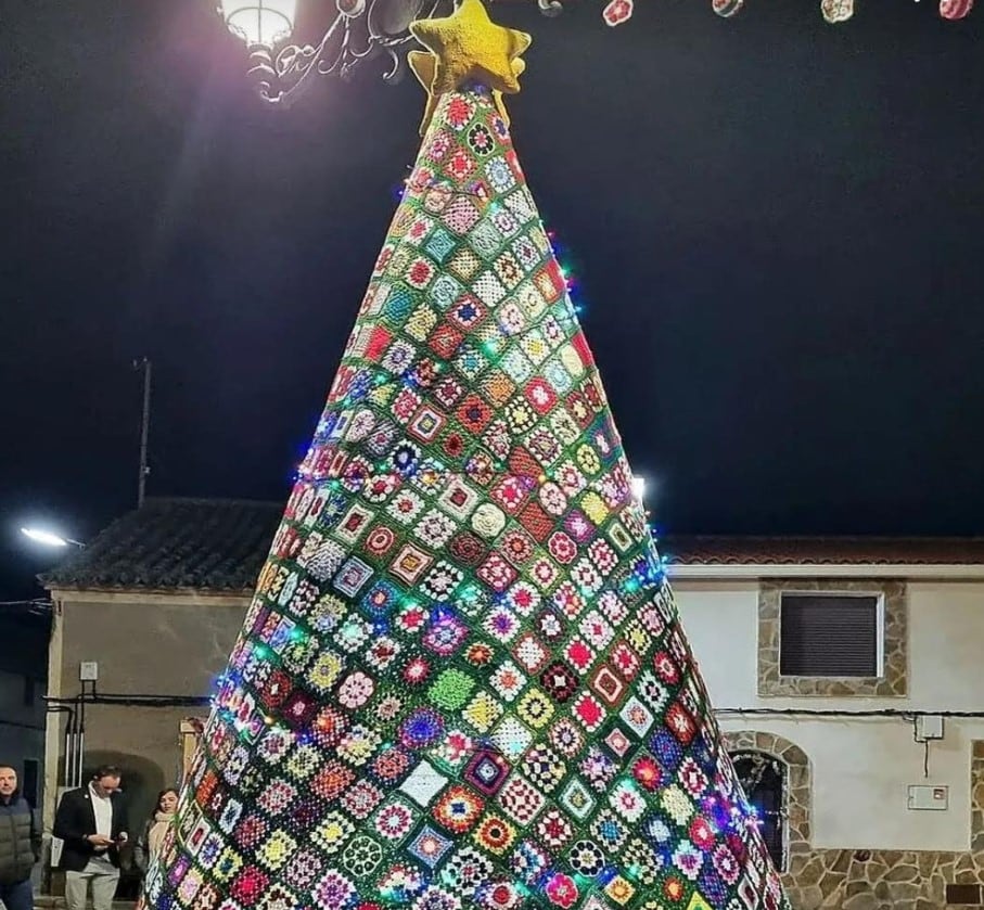 Los vecinos de Novetlè harán un árbol de ganchillo