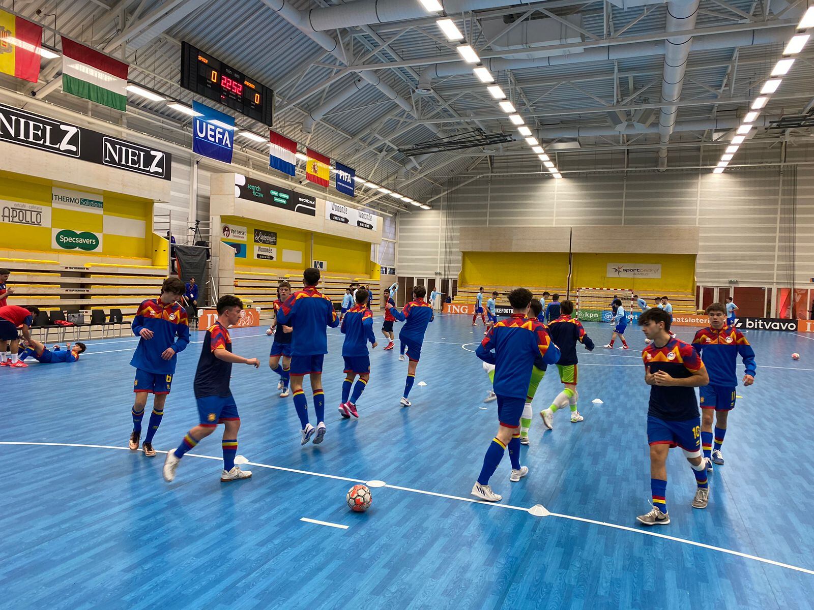 La selecció sub19 de futbol sala en un entrenament previ al seu debut contra Espanya al preeuropeu.