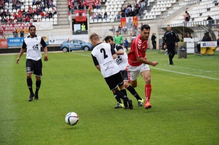 El Mérida consiguió un valioso punto en campo del lider en sus aspiraciones de jugar Copa del Rey la próxima temporada