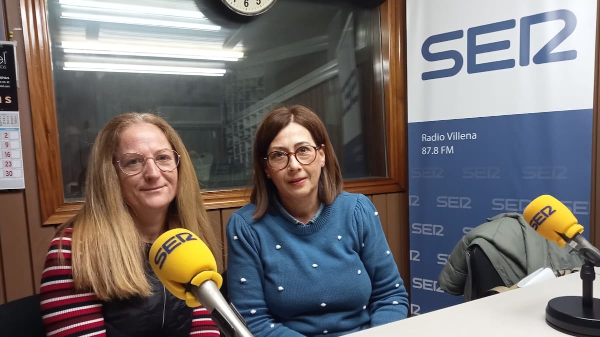 María José Más y Mari Carmen Serrano, de La Encarnación en Radio Villena