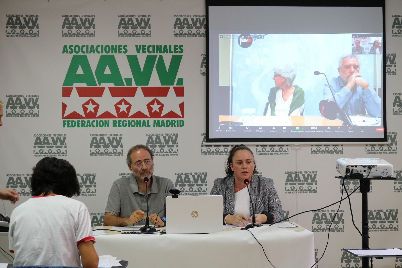 Rueda de prensa conjunta entre las asociaciones vecinales de Madrid y Barcelona para denunciar la proliferación de terrazas.