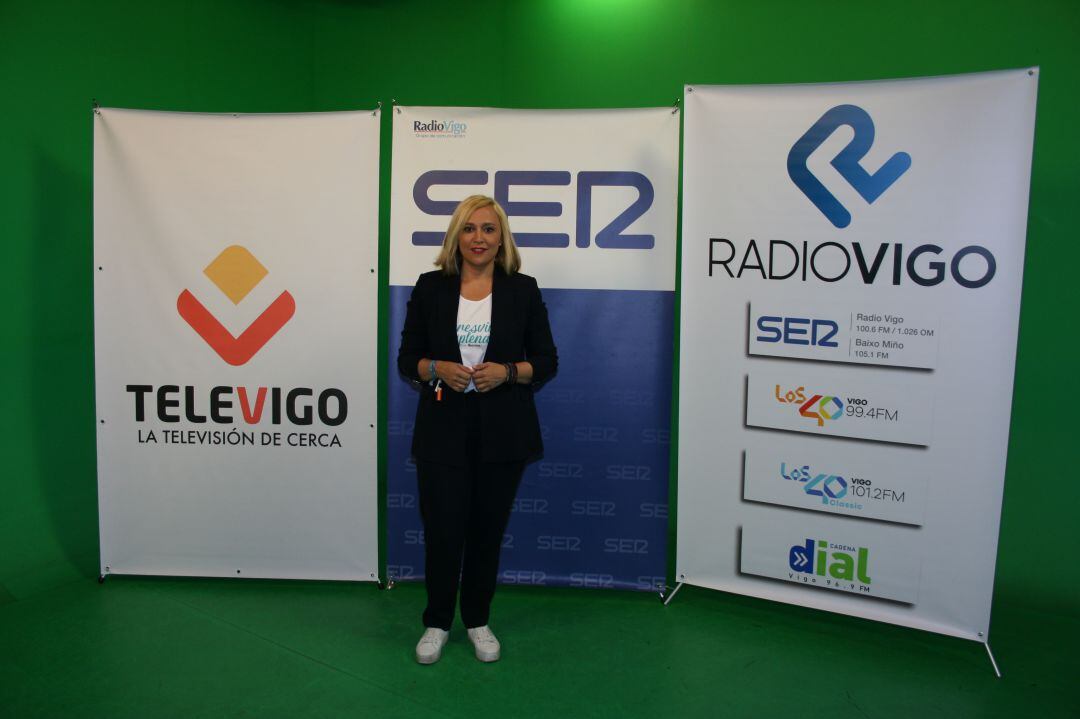 Elena Muñoz antes de la entrevista en Radio Vigo y Televigo