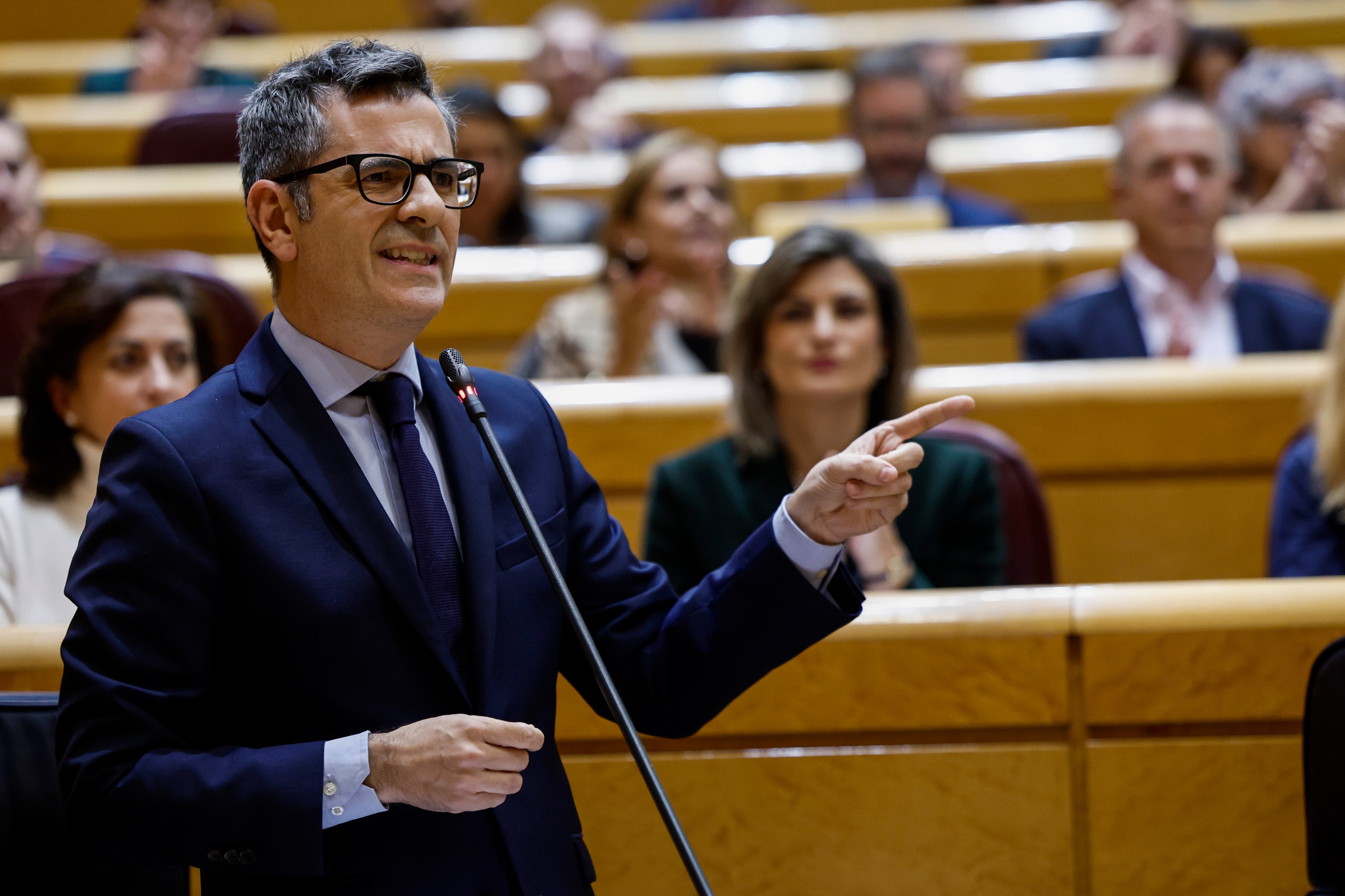 MADRID , 19/12/2023.- El ministro de la Presidencia, Justicia y Relaciones con las Cortes, Félix Bolaños, durante su intervención en la sesión de control al Gobierno celebrada este martes por el pleno del Senado. EFE/ Sergio Pérez
