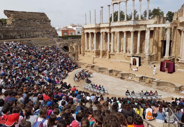 La compañía Noite Bohemia durante una representación en el Festival de Teatro Clásico de Mérida