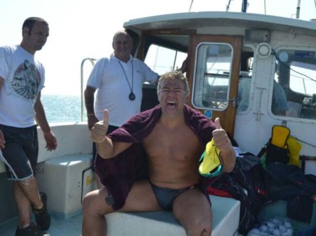 El nadador tras cruzar el Canal de la Mancha