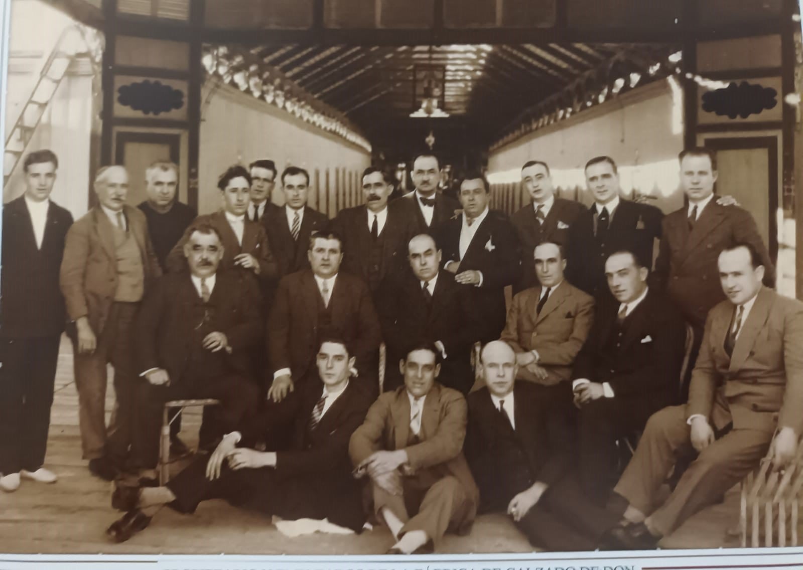 Grupo de viajantes y vendedores de la empresa de Pedro Bellot.