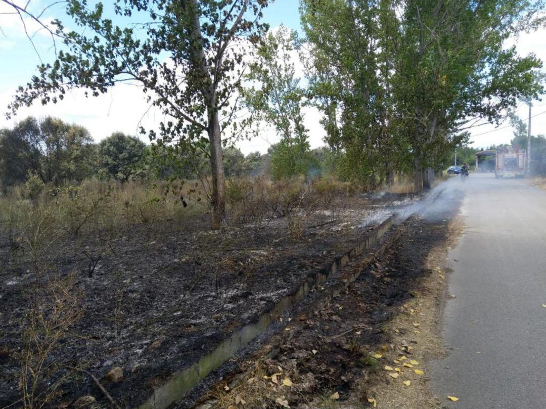 El incendio se aproximó a las viviendas