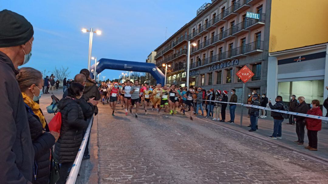 Sergio Prieto y Sandra San Miguel se imponen en la Carrera fin de año Ciudad de Segovia